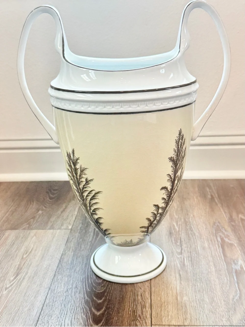 RARE Williamsburg Global Views Large Double Handled Crackled Glaze Mochaware Urn